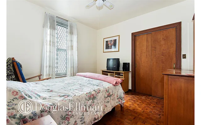 Sold by Douglas Elliman | media 15