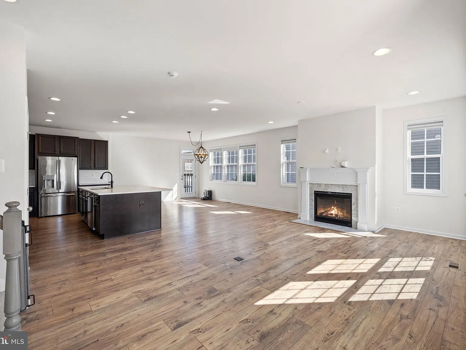 4 bed, 2.5 bath, 2373 sqft, $3,795 — Photo 4