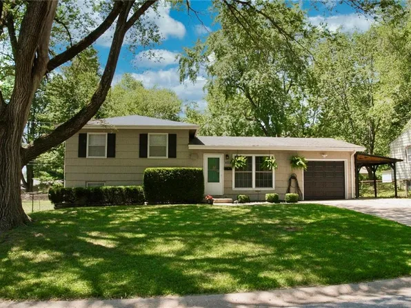 509 NW Ward Ln, Lees Summit, MO 64063