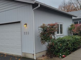 228 SW Westholm Ave, Grants Pass, OR 97526