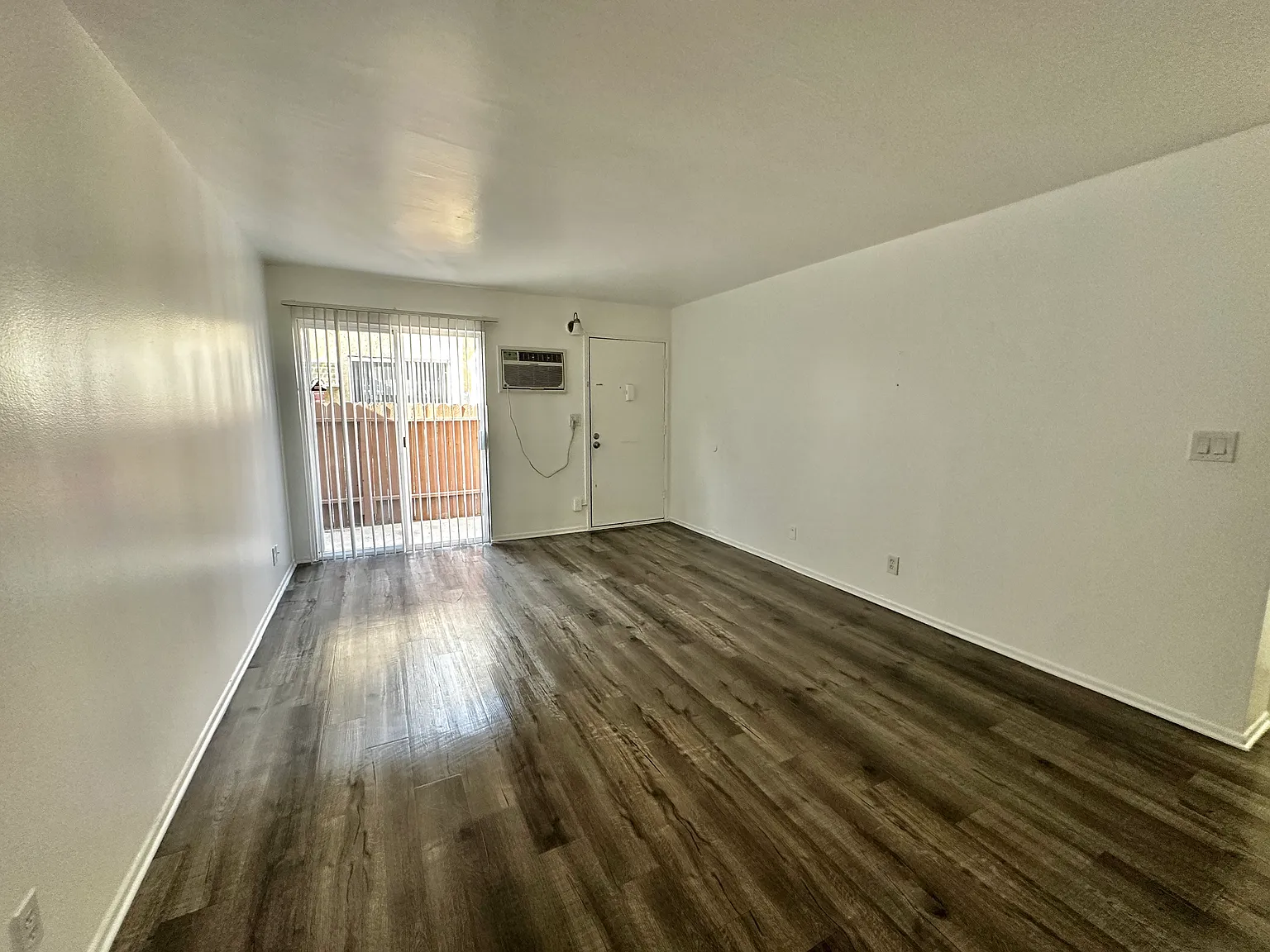 2 bed, 1000 sqft, $2,190 — Photo 3