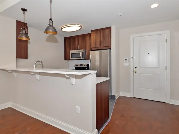 100 Marshall Street image 2 of 15