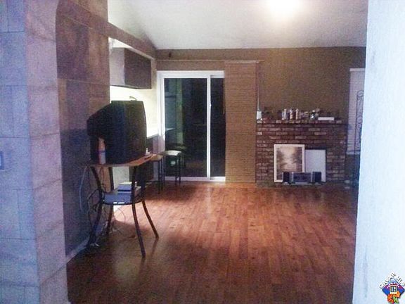 3rd image of 45353 Essex Ln