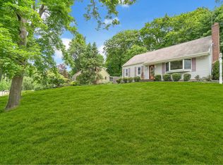 284 Vernon Valley Rd, Northport, NY 11768