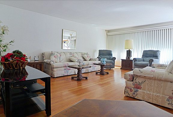 3rd image of 4832 N Ridgewood Ave