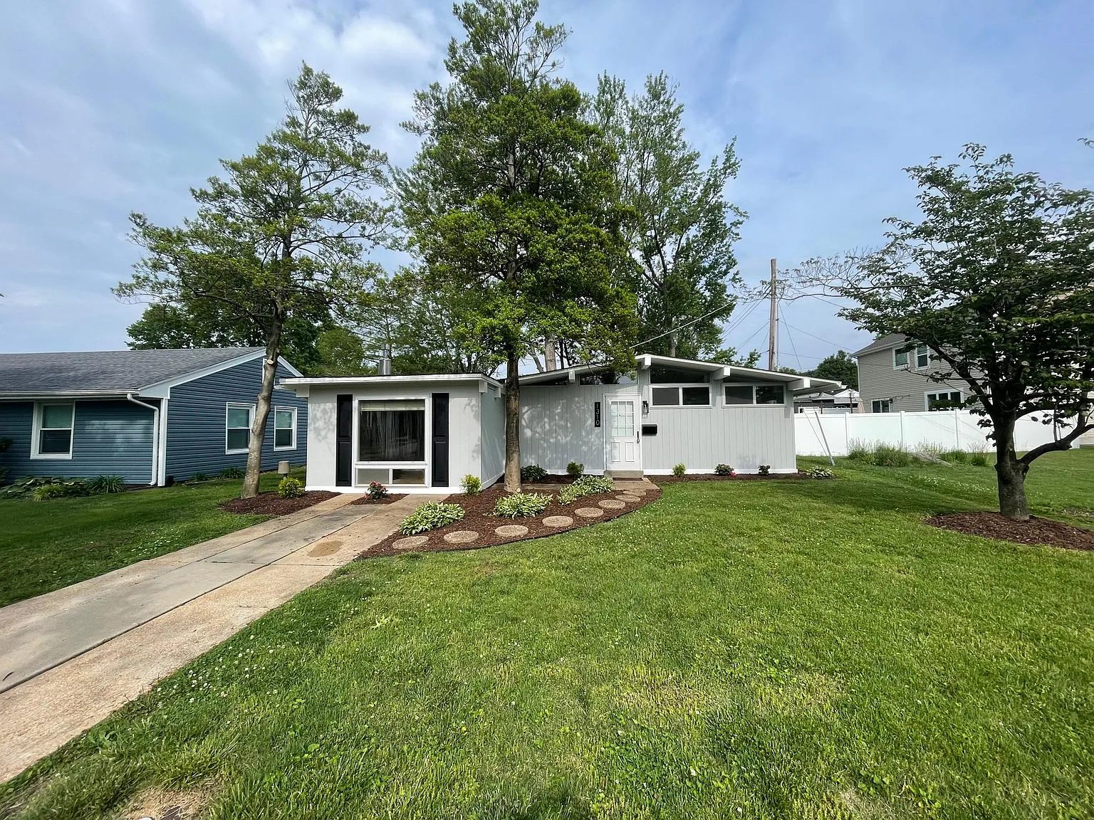 3 bed, 1261 sqft, $2,250 — Photo 2