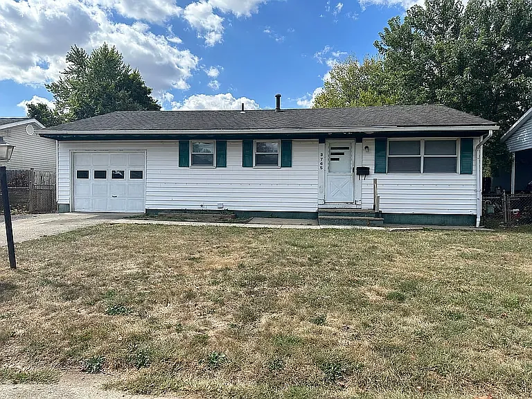 3765 Clearwater Dr photo 1