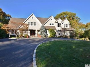 9 Tarleton Ln, Northport, NY 11768