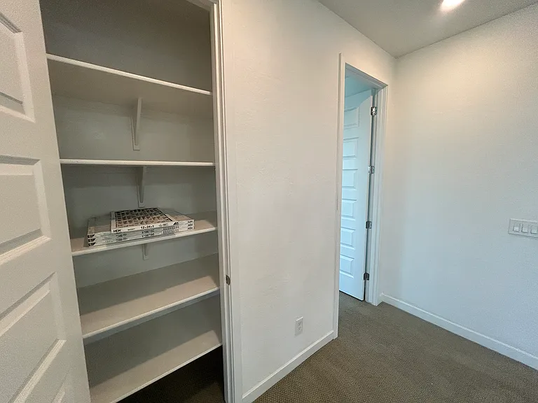 1146 E Weatherby Way — Photo 32