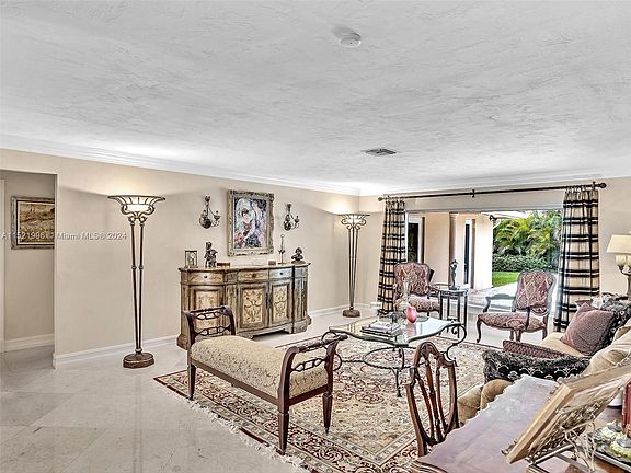 5th image of 20900 NE 21st Ct
