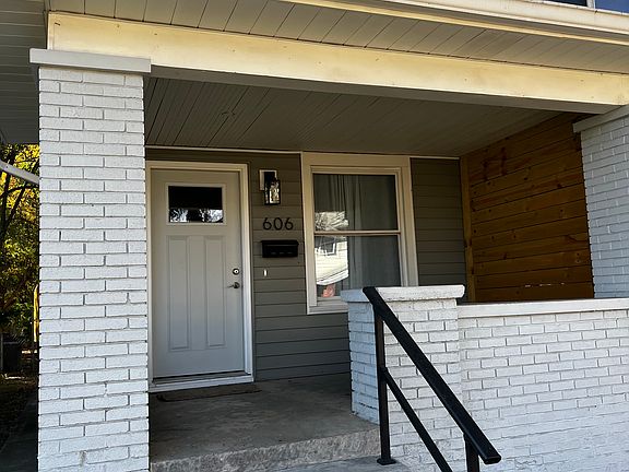 2nd image of 606 N Oakland Ave #606