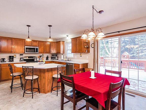 5th image of 3913 Royal Oak Dr