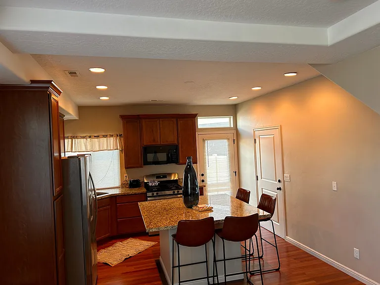 405 S 740 E — Photo 9