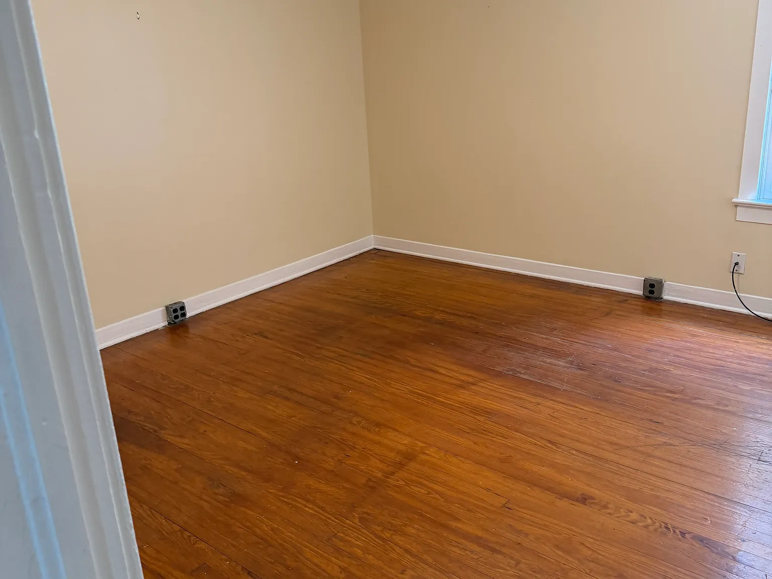4 bed, 2436 sqft, $1,975 — Photo 4