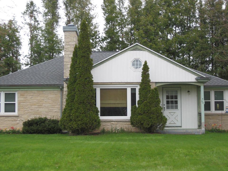 1st image of 423 E Green Bay St