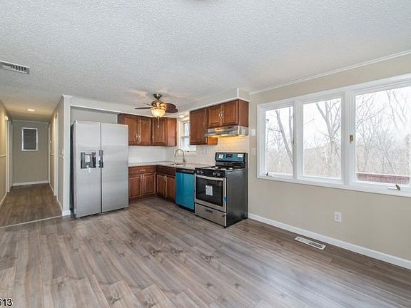 4th image of 66 Lakeside Dr NW