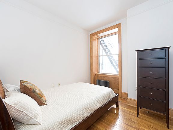 4th image of 300 W 109th St APT 2M