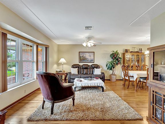 5th image of 9022 Gardens Glen Circle