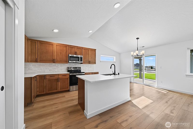 5th image of 1307 W Montclair Street