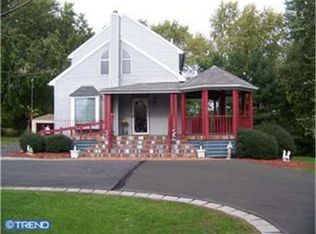 427 County Line Rd, Huntingdon Valley, PA 19006