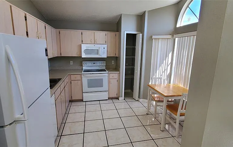 2370 Harbor Town Dr — Photo 12
