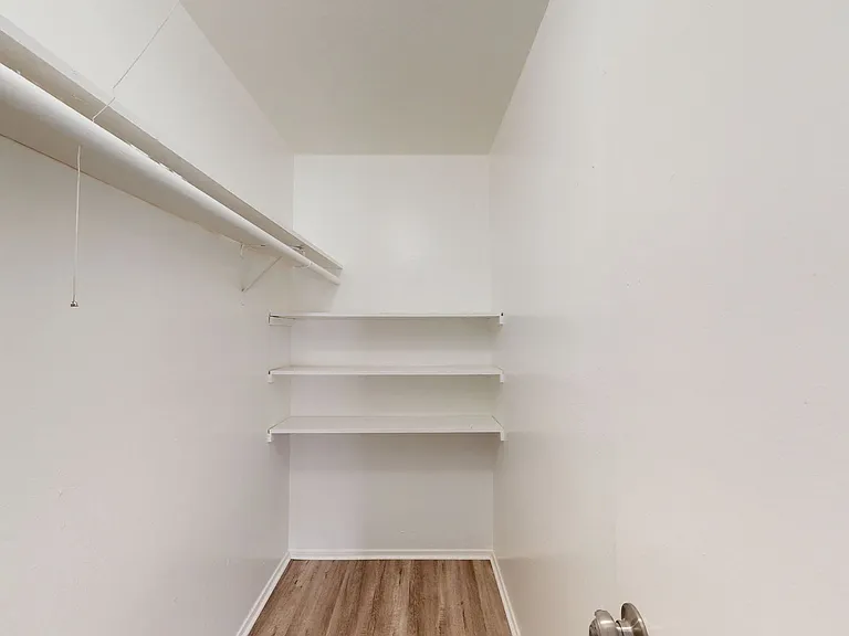 7036 MacArthur Blvd — Photo 46