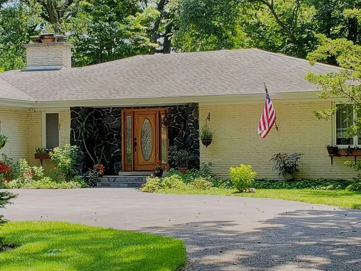259 E Tall Trees Ln photo 1