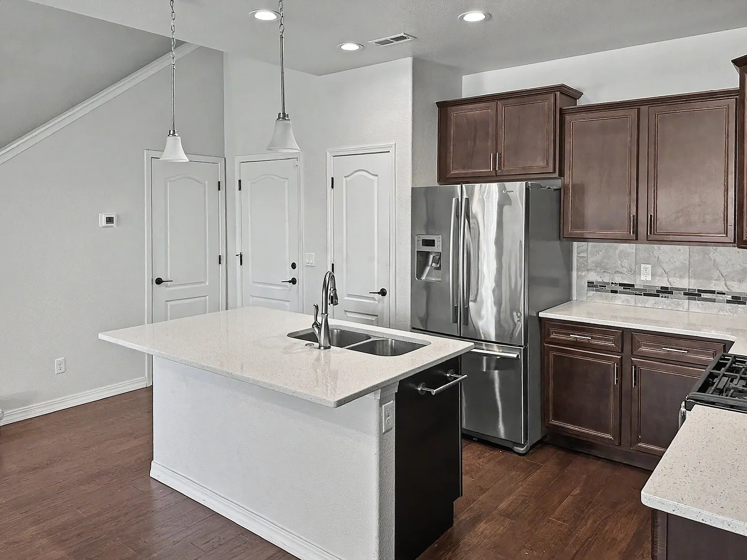 2 bed, 2.5 bath, 1333 sqft, $2,300 — Photo 3