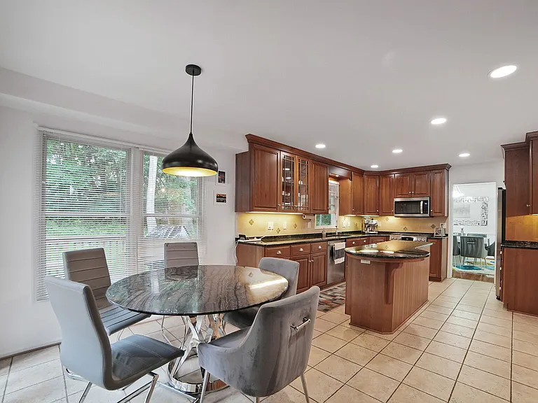 18420 Shady View Ln — Photo 9
