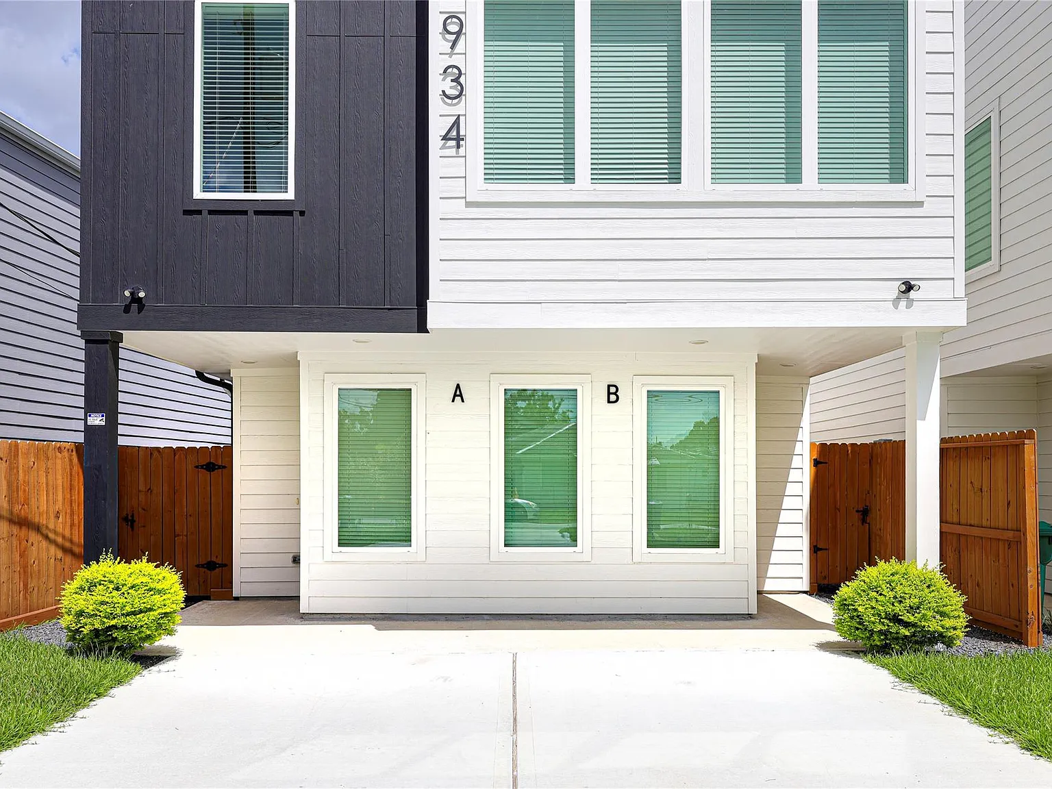 3 bed, 2.0 bath, 1302 sqft, $1,800 — Photo 2