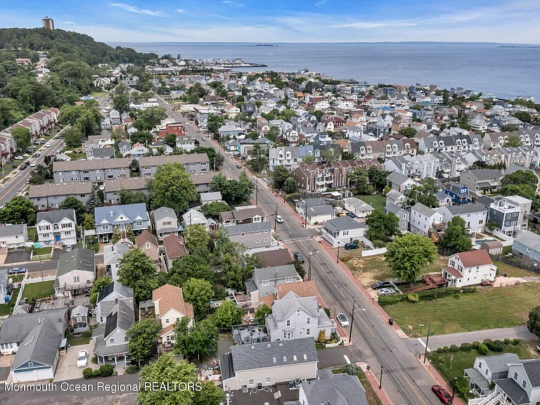237 Bay Ave — Photo 46