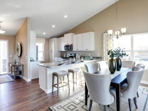 5200 Mustang Dr, Woodbury, MN 55129