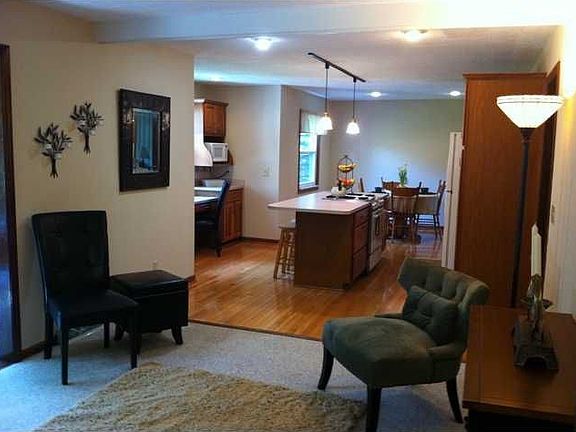 3rd image of 118 Nicole Dr