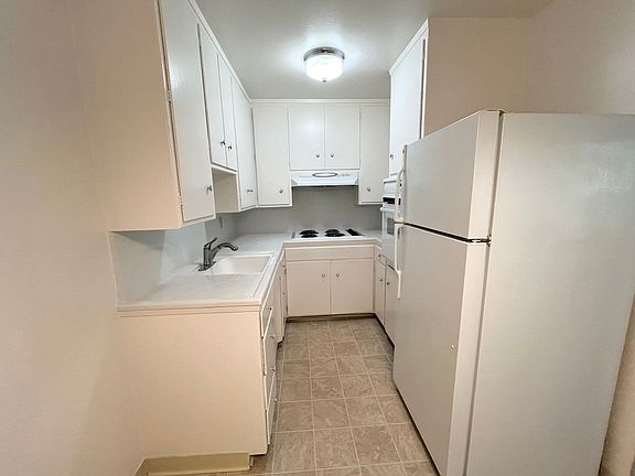 5th image of 2320 H St APT 2