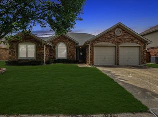 2308 Belton Dr, Arlington, TX 76018