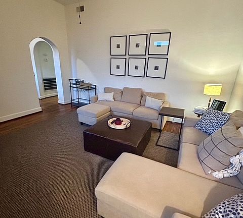 3rd image of 209 W 5th Ave #104