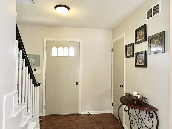 2nd image of 935 Victoria Dr