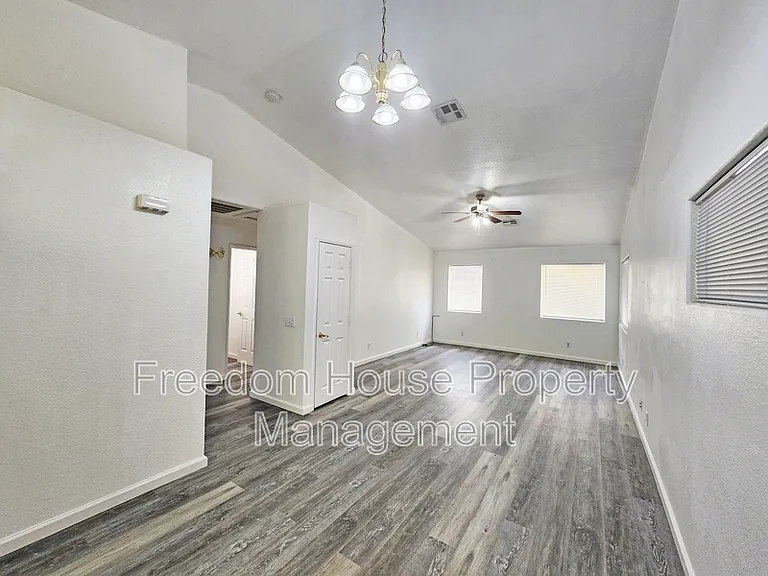 2321 E Calvada Blvd #6 — Photo 4