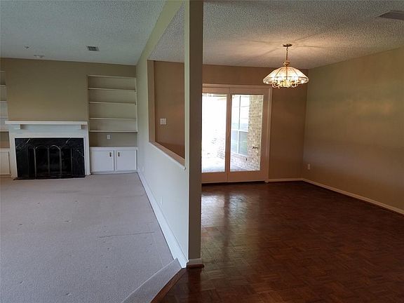 3rd image of 36 Bendwood Dr