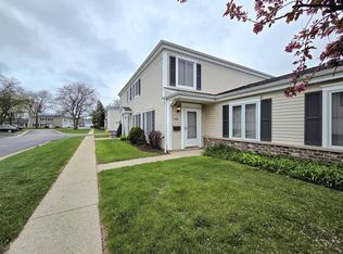 1481 Quaker Ln #117-B, Prospect Heights, IL 60070