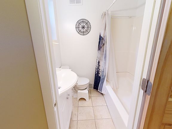 5th image of 2325 Catherine St APT 1