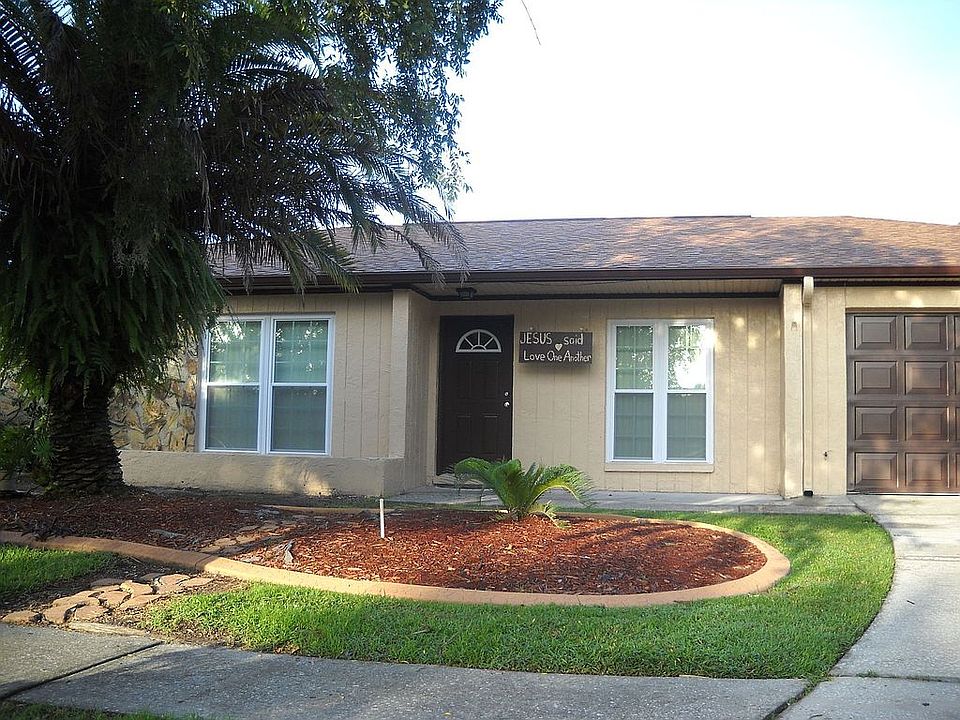 Front Entrance on cul-de-sac with new roof and newly painted