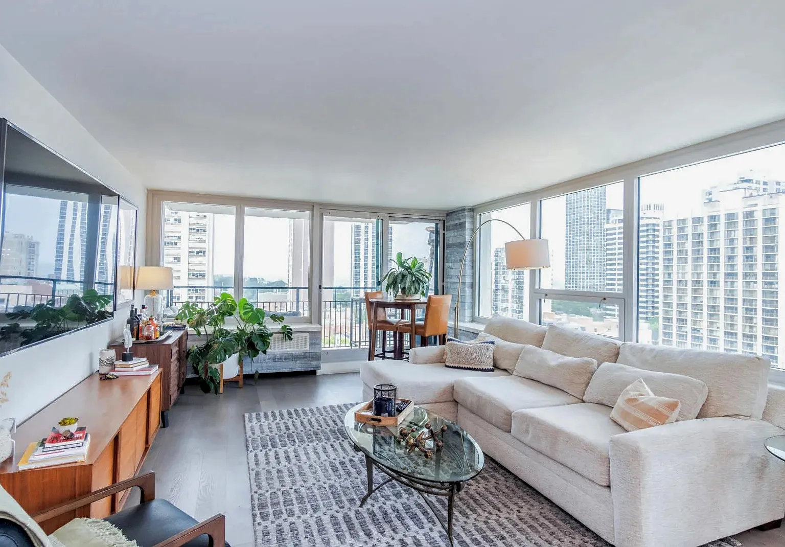 1 bed, 850 sqft, $3,000 — Photo 1