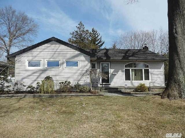 1st image of 521 Spruce Ln