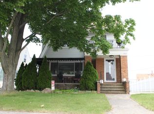 7616 Ivandale Dr, Parma, OH