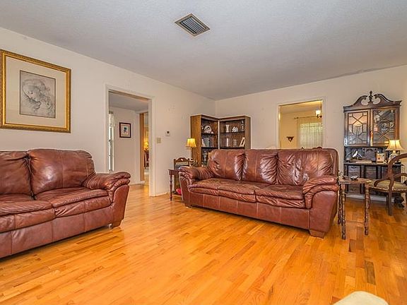 5th image of 1432 Mockingbird Ln