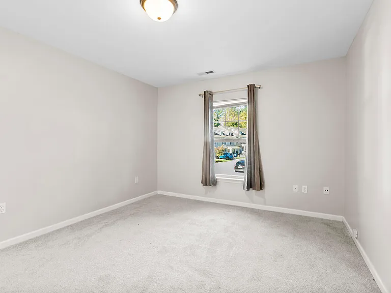55 Thea Ln — Photo 20