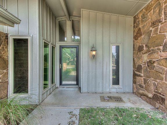 2nd image of 605 Park Dr