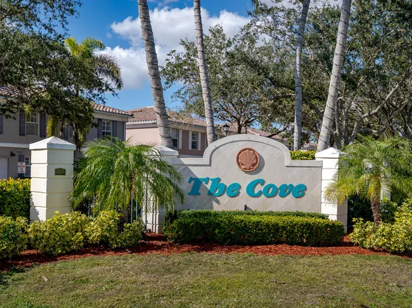 5353 Cove Cir, Naples, FL 34119