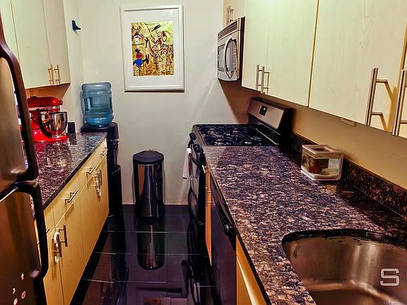 5th image of 425 E 63rd St APT W1e